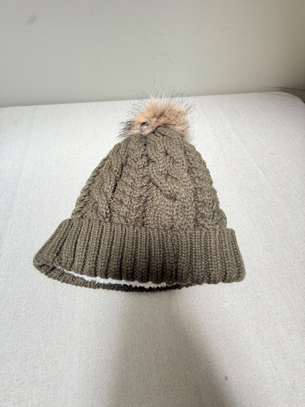 Timberland Cable Knit Hat With Faux Fur Pom Pom New With Tag - Picture 4 of 11